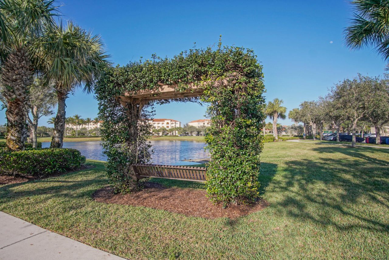 21 Harbour Isle Drive W, Unit 302, Fort Pierce, FL 34949 Photo