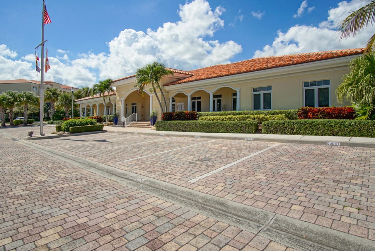21 Harbour Isle Drive W, Unit 302, Fort Pierce, FL 34949 Photo