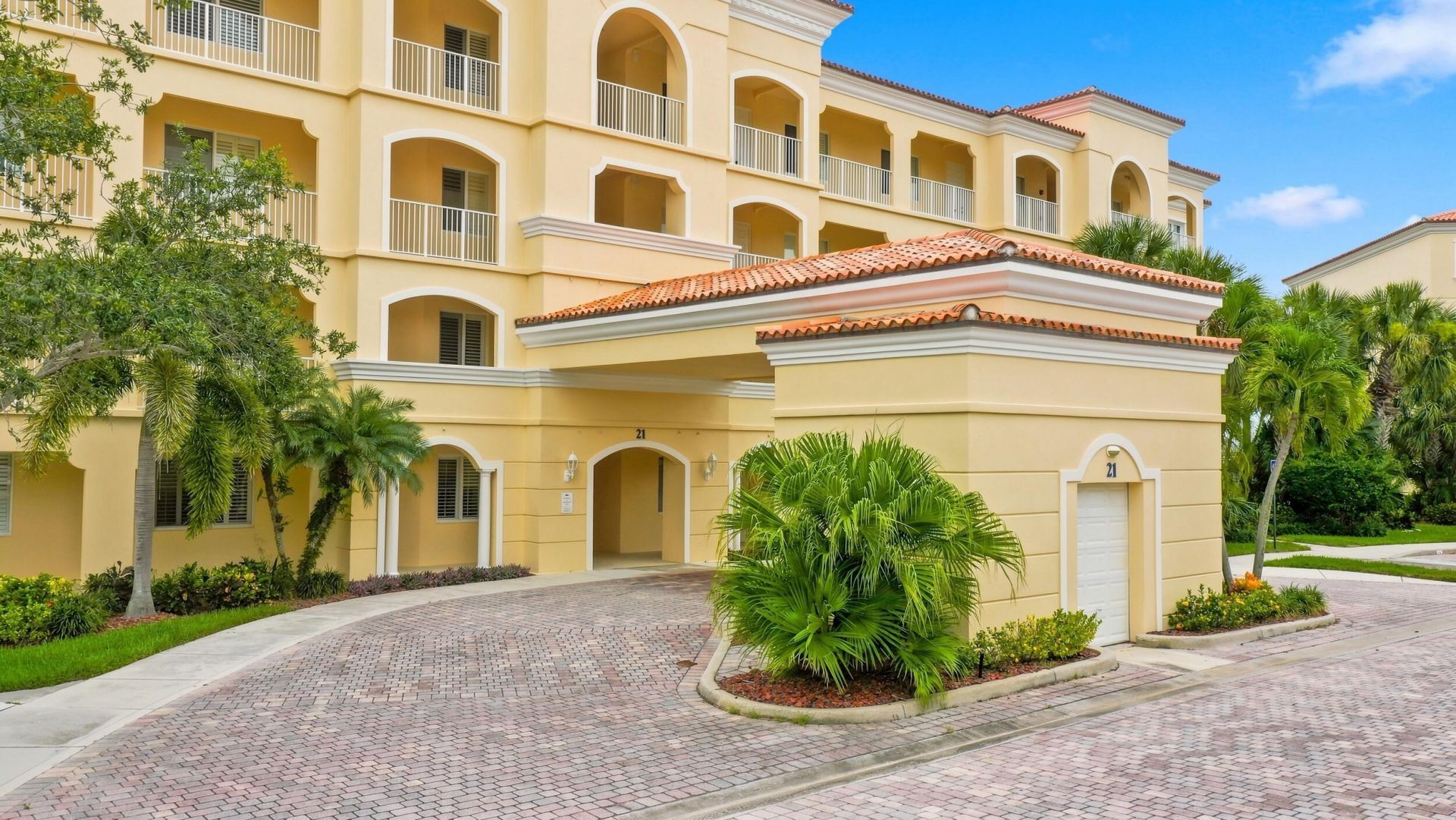 21 Harbour Isle Drive W, Unit 302, Fort Pierce, FL 34949 Photo