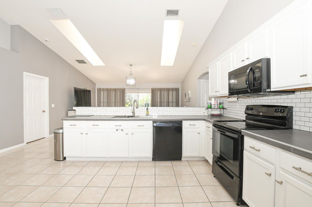 2133 SW Larchmont Lane, Port Saint Lucie, FL 34984 Photo