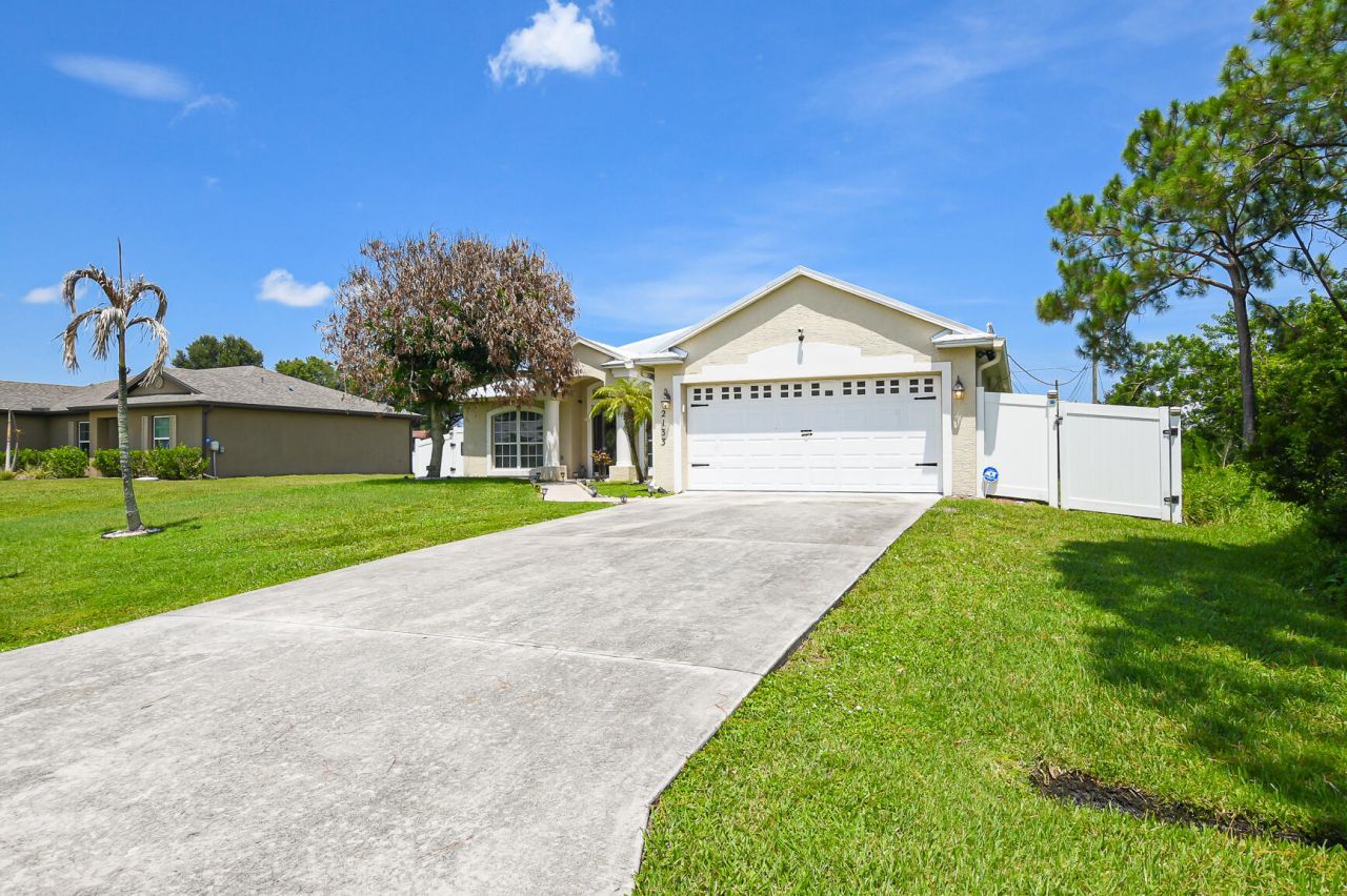 2133 SW Larchmont Lane, Port Saint Lucie, FL 34984 Photo