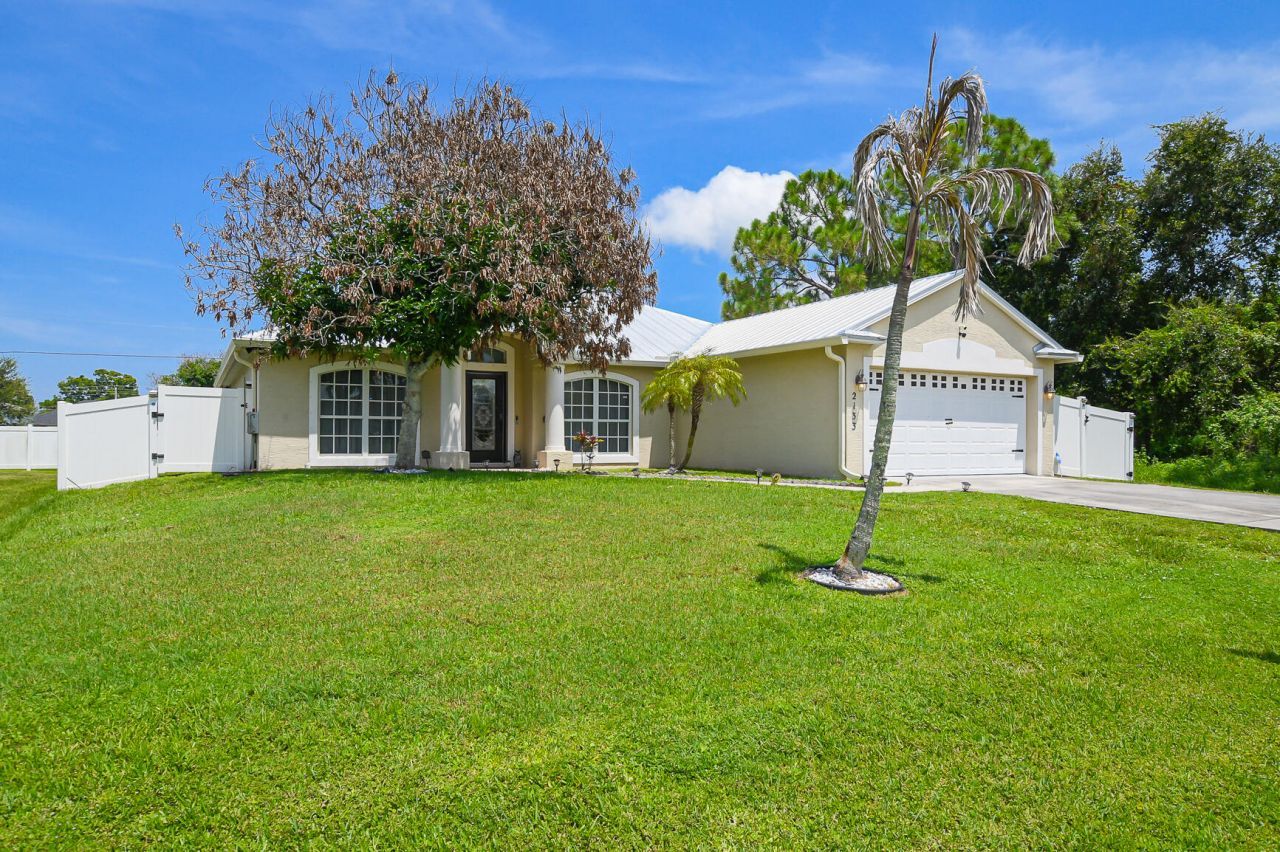 2133 SW Larchmont Lane, Port Saint Lucie, FL 34984 Photo