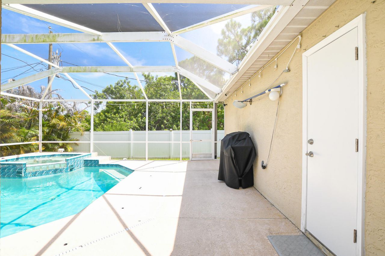 2133 SW Larchmont Lane, Port Saint Lucie, FL 34984 Photo