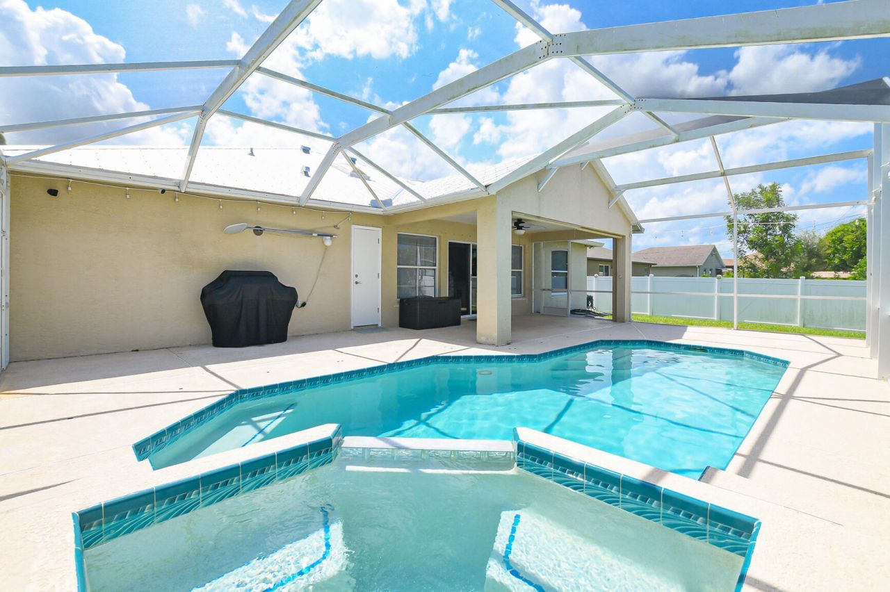 2133 SW Larchmont Lane, Port Saint Lucie, FL 34984 Photo