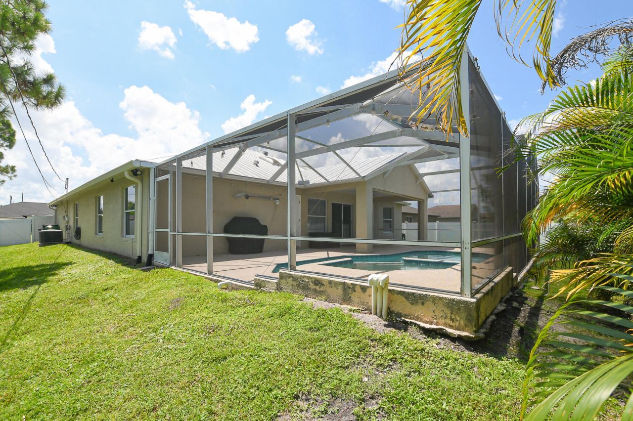 2133 SW Larchmont Lane, Port Saint Lucie, FL 34984 Photo