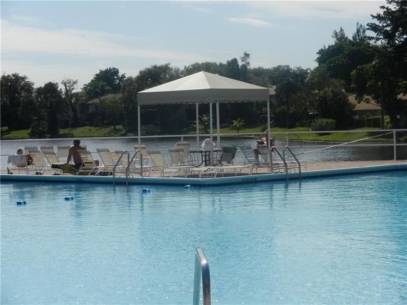 3740 Inverrary Drive, Unit 1E, Lauderhill, FL 33319 Photo
