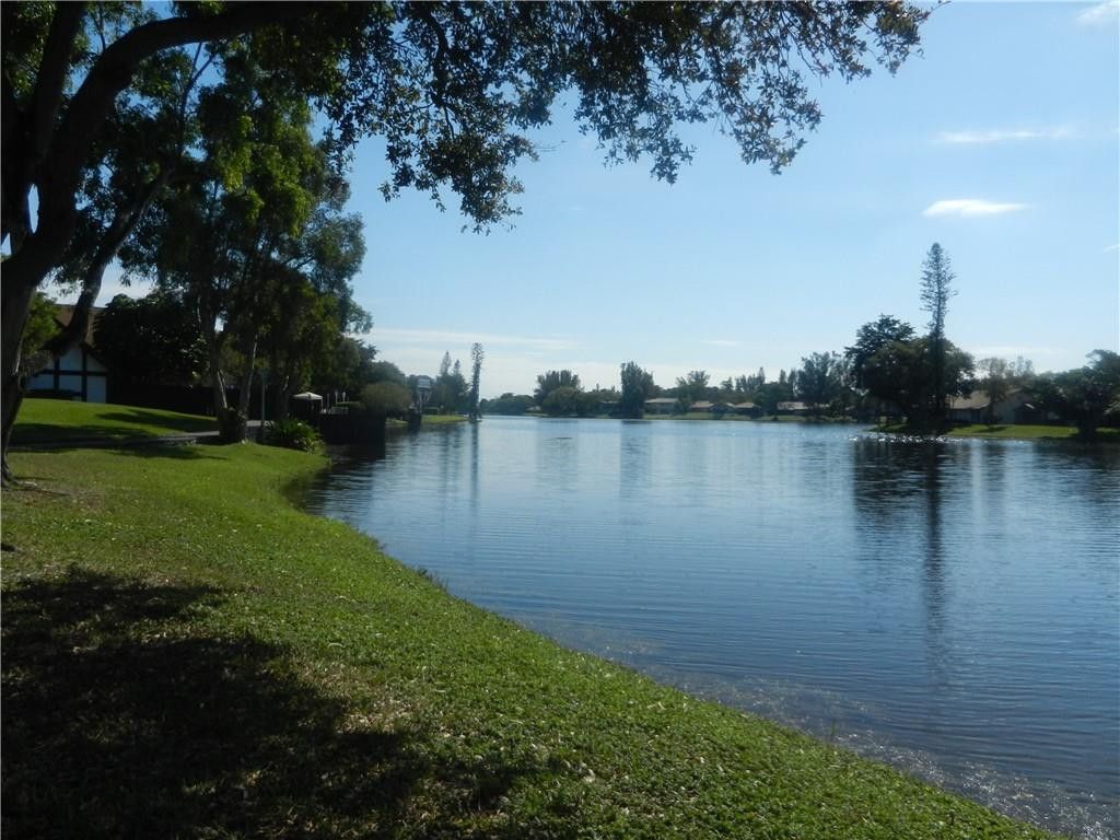 3740 Inverrary Drive, Unit 1E, Lauderhill, FL 33319 Photo