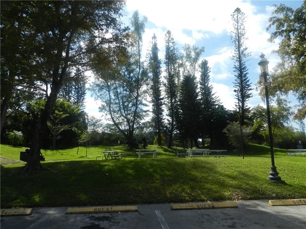 3740 Inverrary Drive, Unit 1E, Lauderhill, FL 33319 Photo