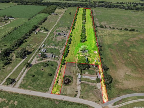 1263 County Road 345, La Vernia, TX 78121