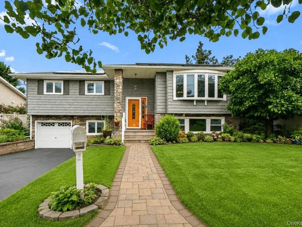 2440 Wallen Lane , Bellmore, NY 11710