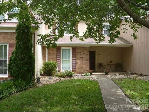 6805 Cabot Circle, Charlotte, NC 28226