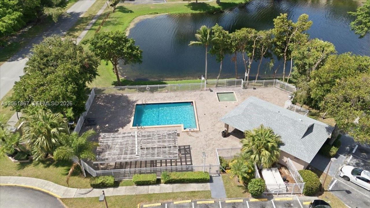 2121 NW 96th Ter, Unit 14D, Pembroke Pines, FL 33024 Photo