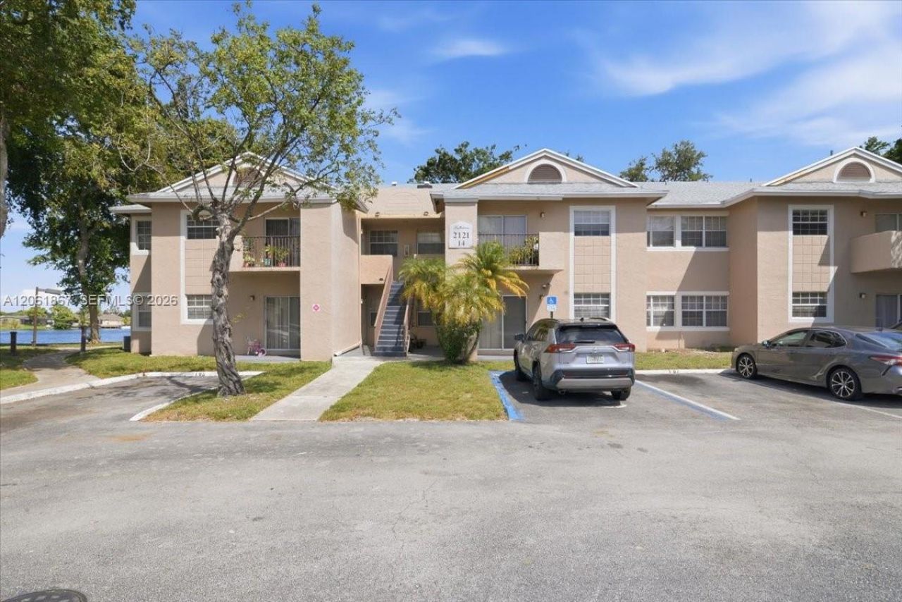 2121 NW 96th Ter, Unit 14D, Pembroke Pines, FL 33024 Photo
