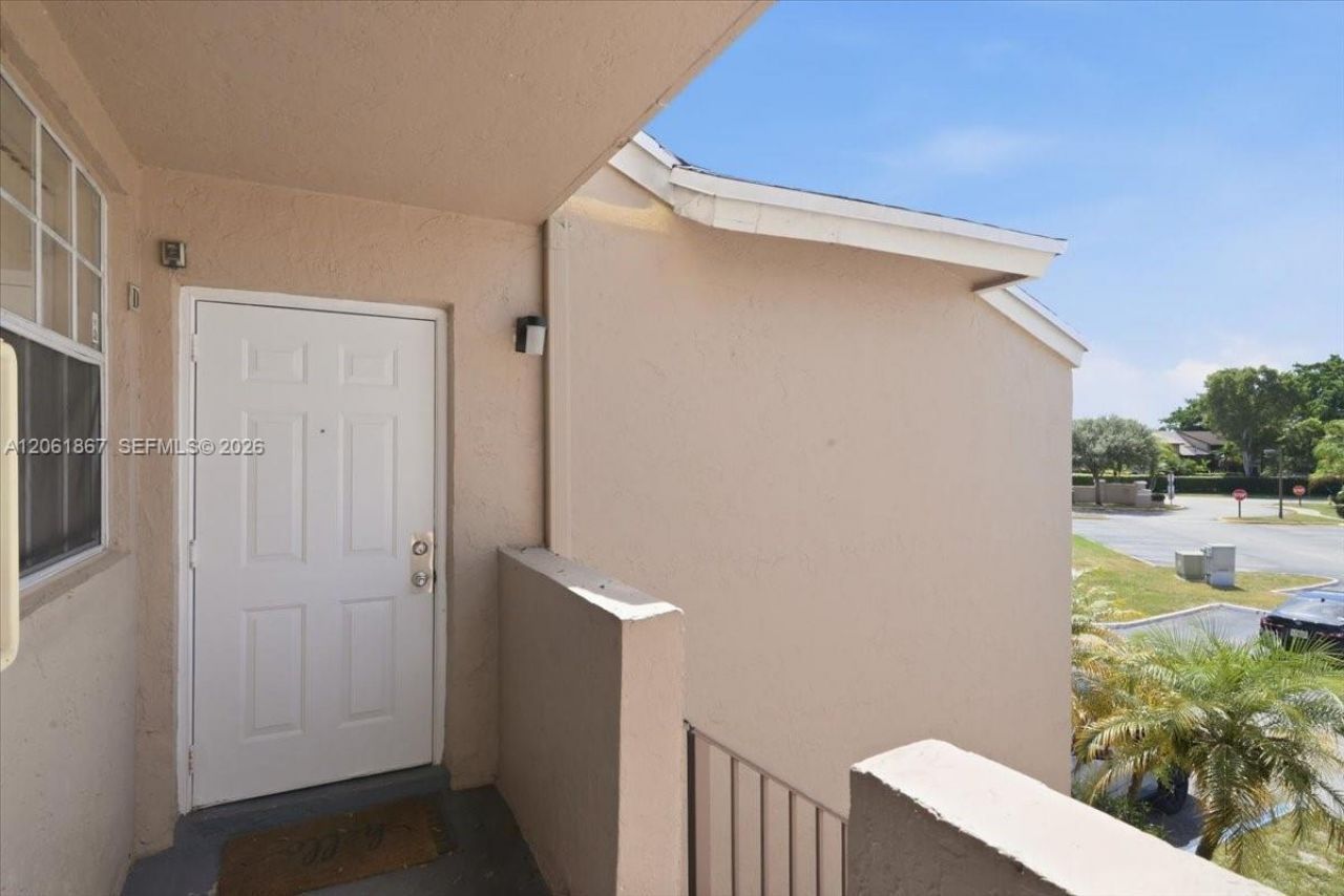 2121 NW 96th Ter, Unit 14D, Pembroke Pines, FL 33024 Photo