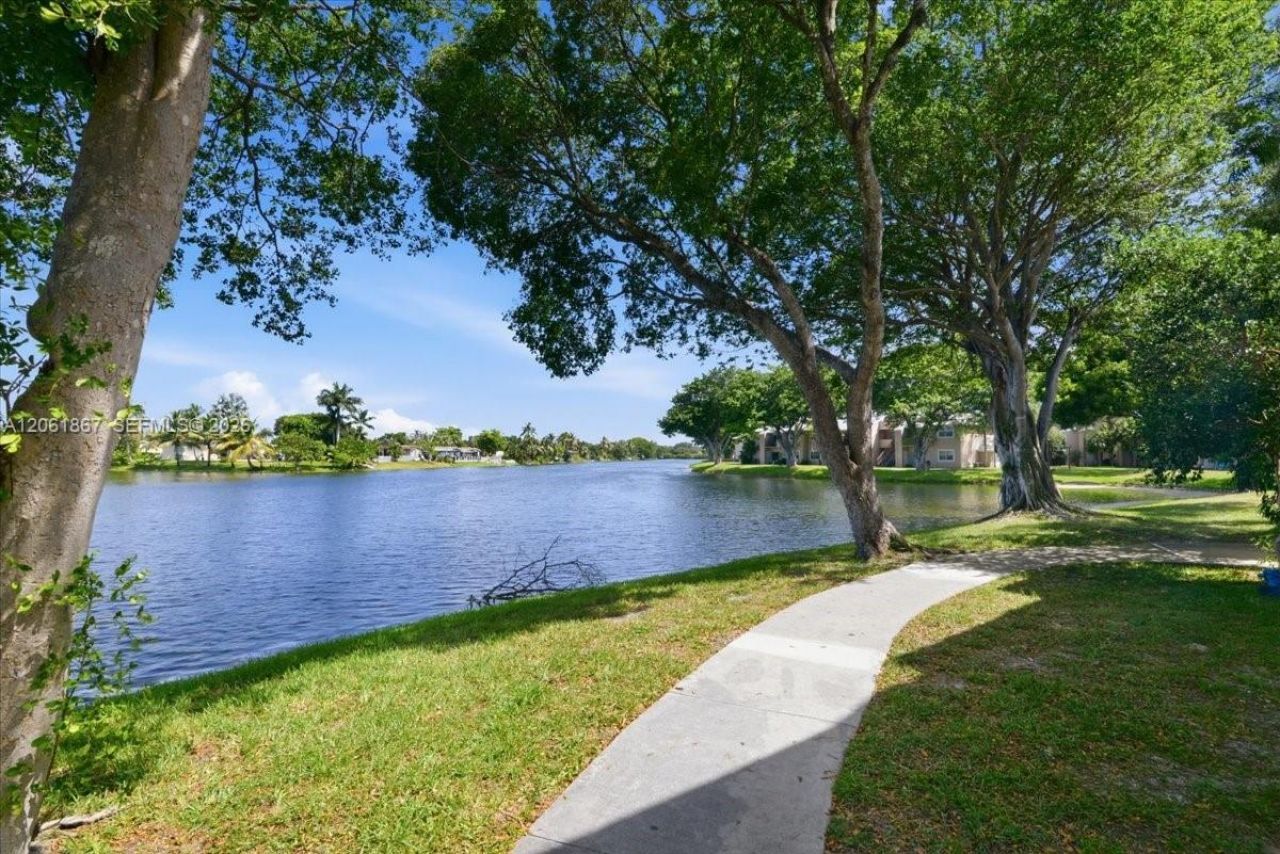 2121 NW 96th Ter, Unit 14D, Pembroke Pines, FL 33024 Photo