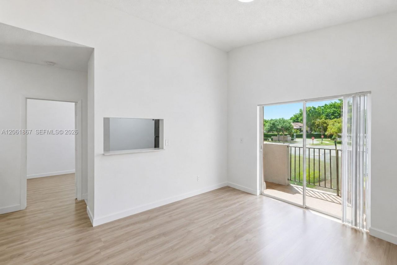 2121 NW 96th Ter, Unit 14D, Pembroke Pines, FL 33024 Photo