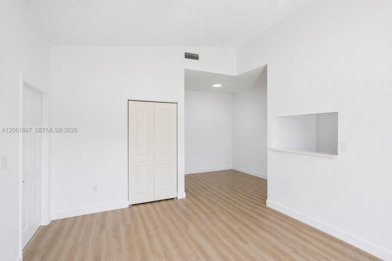 2121 NW 96th Ter, Unit 14D, Pembroke Pines, FL 33024 Photo