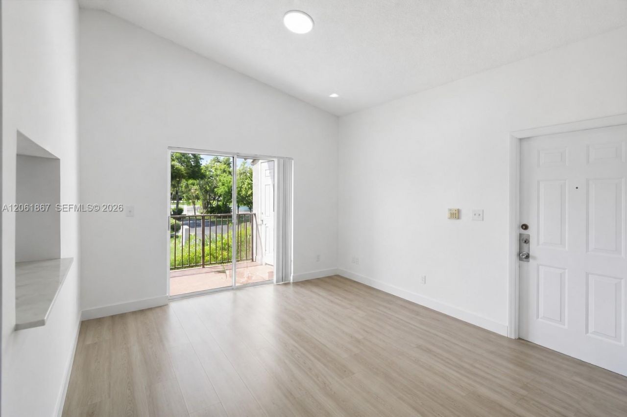 2121 NW 96th Ter, Unit 14D, Pembroke Pines, FL 33024 Photo