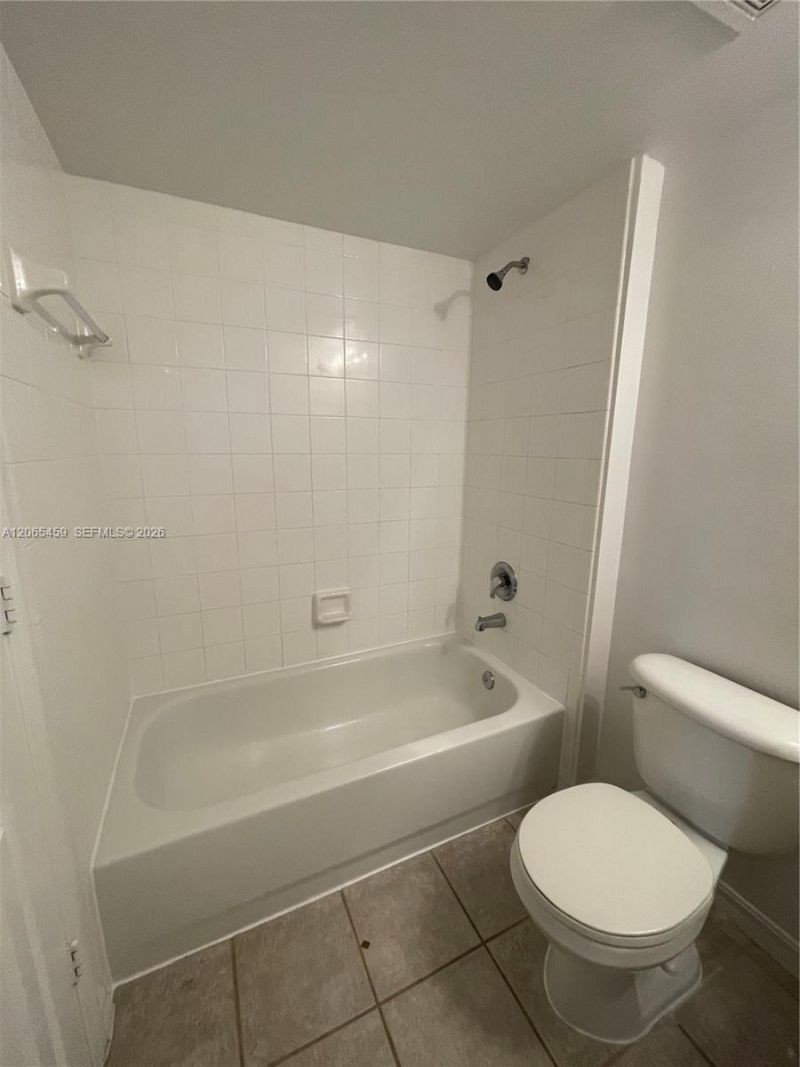 5025 Wiles Rd, Unit 303, Coconut Creek, FL 33073 Photo