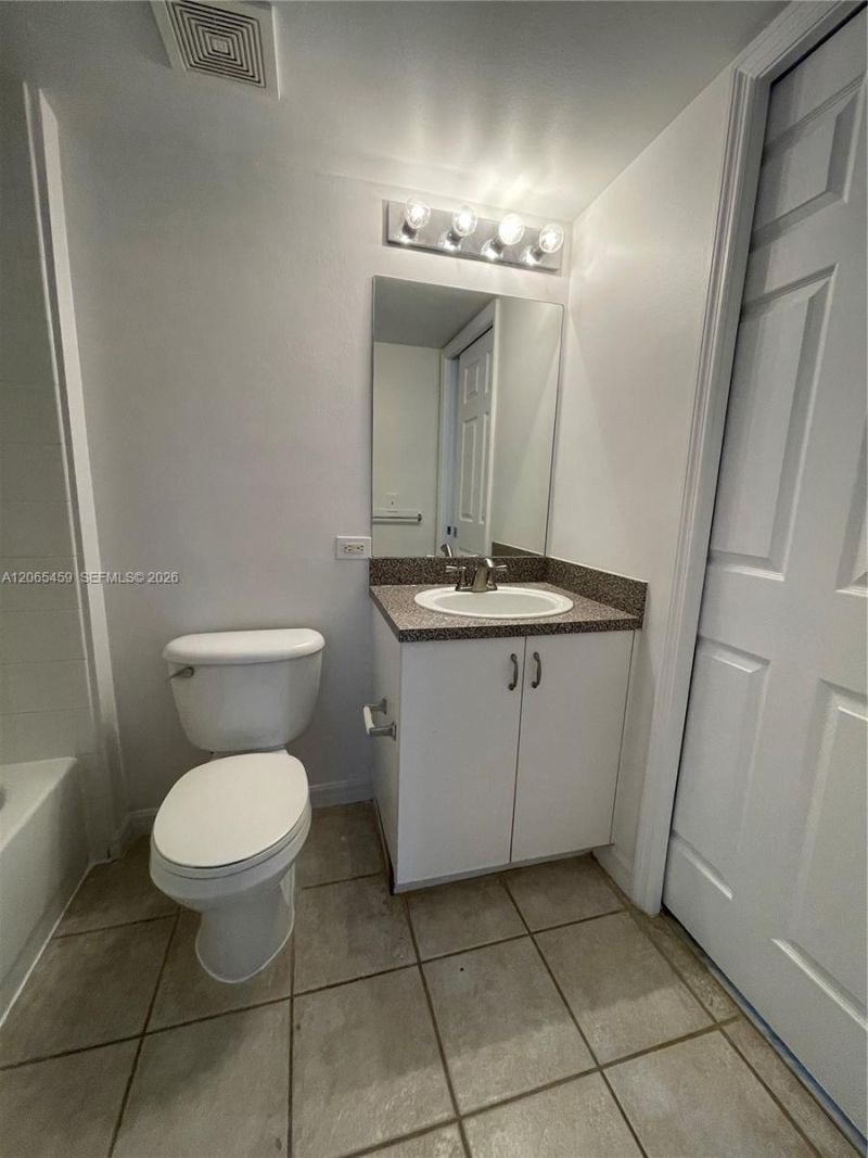 5025 Wiles Rd, Unit 303, Coconut Creek, FL 33073 Photo