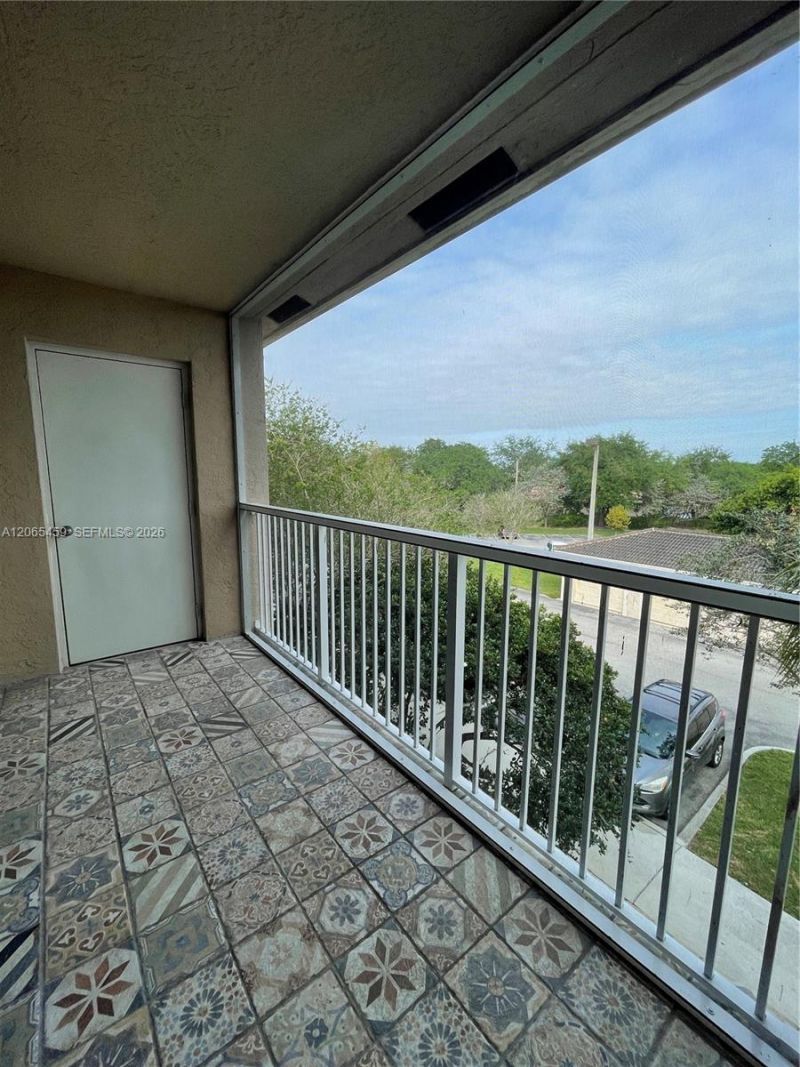 5025 Wiles Rd, Unit 303, Coconut Creek, FL 33073 Photo