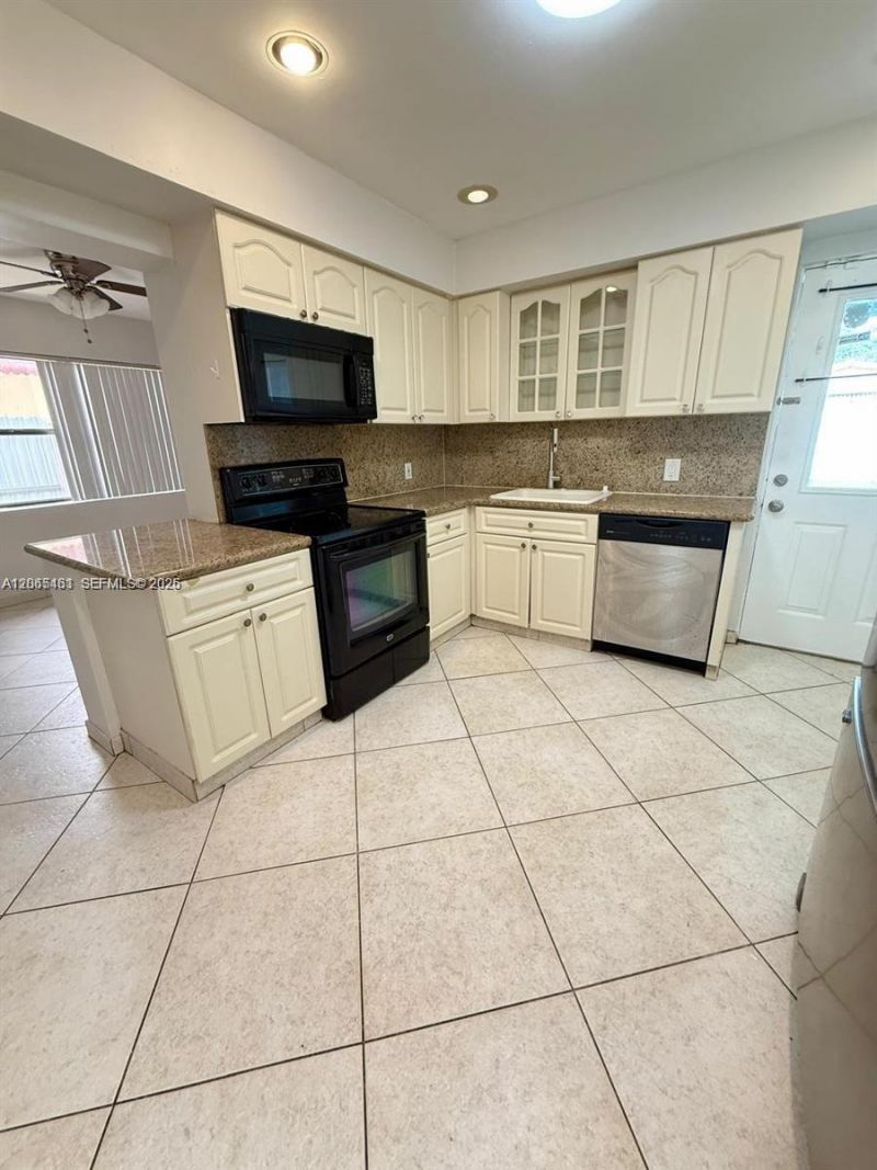 2240 N 57th Way, Hollywood, FL 33021 Photo
