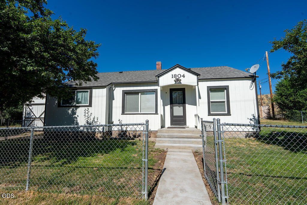 1804 Laurel Street, Klamath Falls, OR 97601 Main Photo