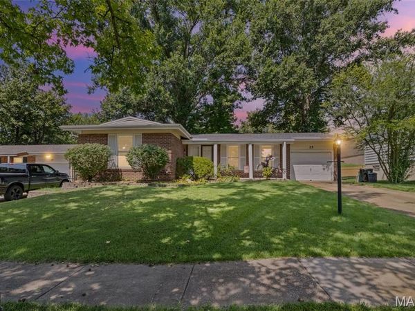 25 Brookwood Drive, Fenton, MO 63026