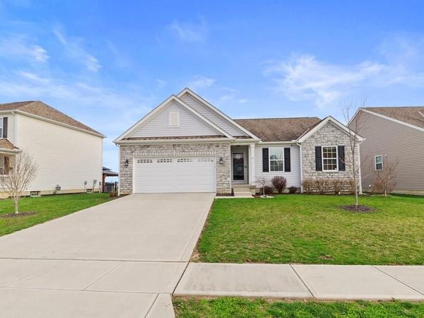 159 Chestnut Commons Drive, Commercial Point, OH 43116