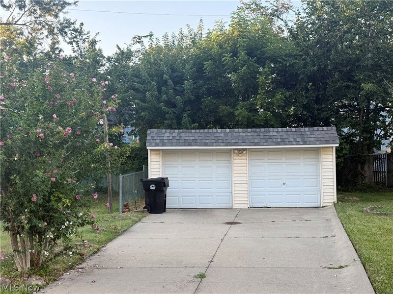 16803 Eldamere , Cleveland, OH 44128 Photo 3