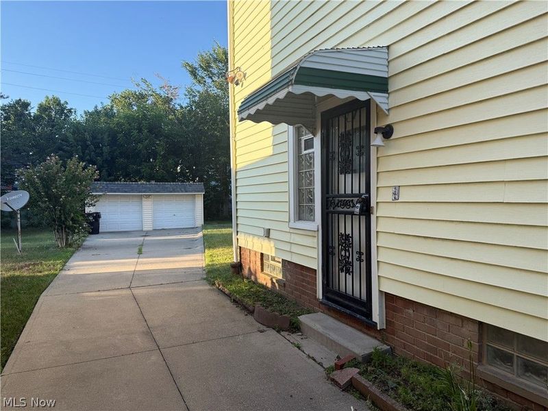 16803 Eldamere , Cleveland, OH 44128 Photo 4