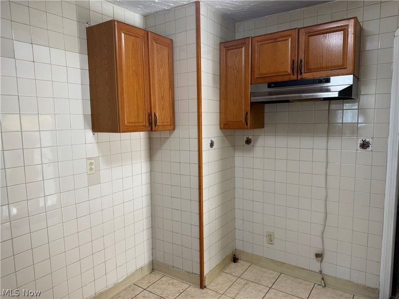 16803 Eldamere , Cleveland, OH 44128 Photo 8