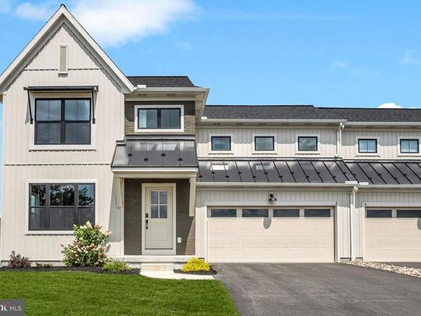 8 MELROSE LANE , PALMYRA, PA 17078