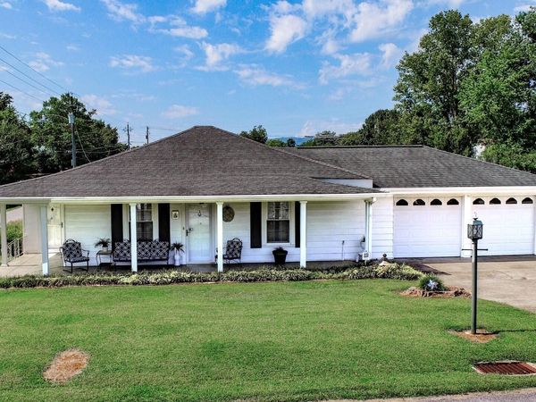 631 6th St , Newport, TN 37821