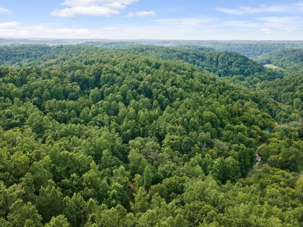 600 Leath Chapel Rd , Bethpage, TN 37022