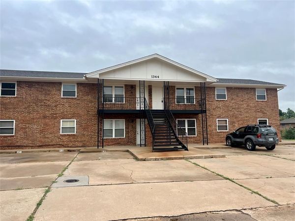 1344 Meadow Lane, Unit 3, Weatherford, OK 73096