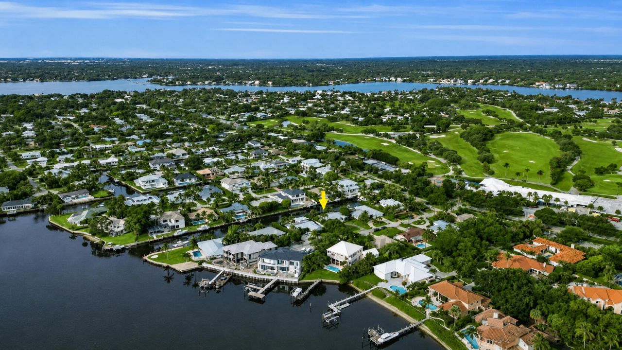 16 Country Club Circle, Tequesta, FL 33469 Photo