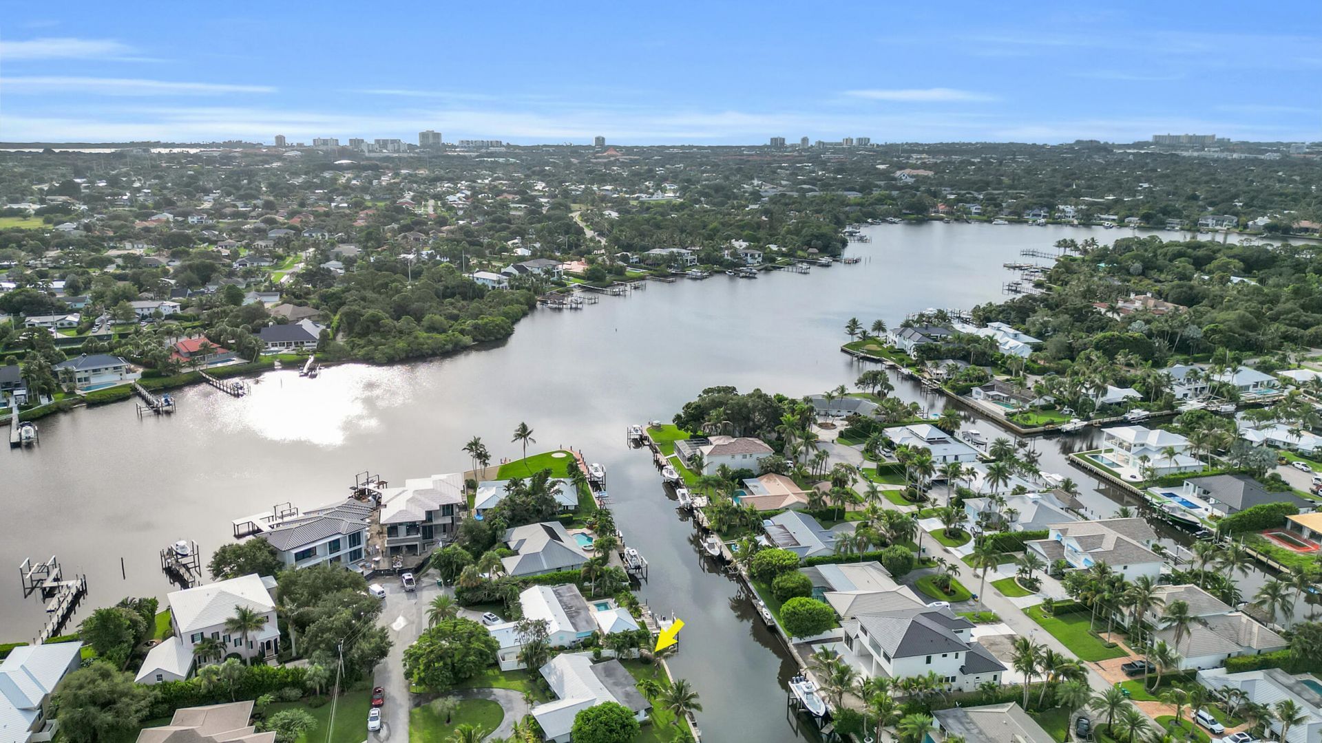 16 Country Club Circle, Tequesta, FL 33469 Photo