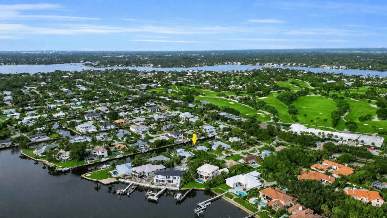 16 Country Club Circle, Tequesta, FL 33469 Photo