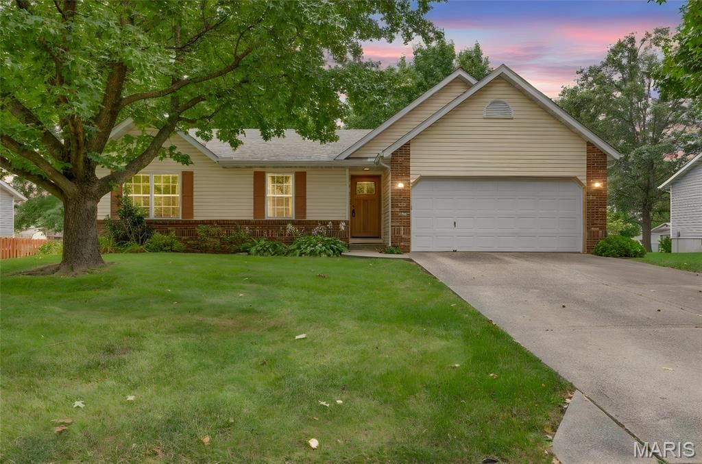 2313 Holiday Lane, Maryville, IL 62062 Main Photo