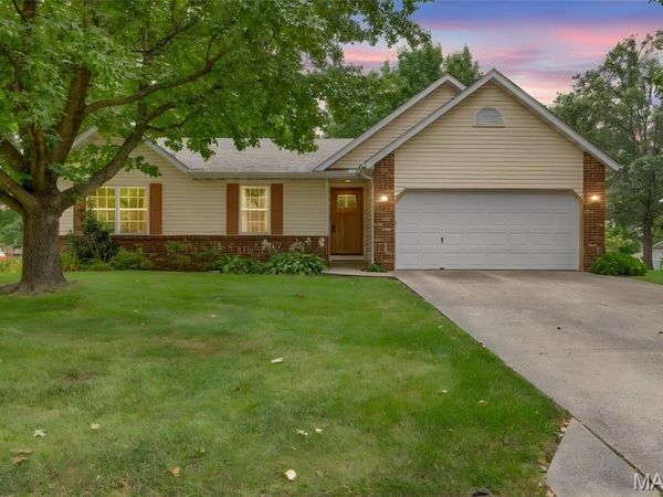 2313 Holiday Lane, Maryville, IL 62062