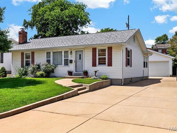 1817 W Clark Street, St Charles, MO 63301