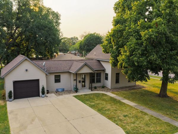 1011 N Avenue, Milford, IA 51351