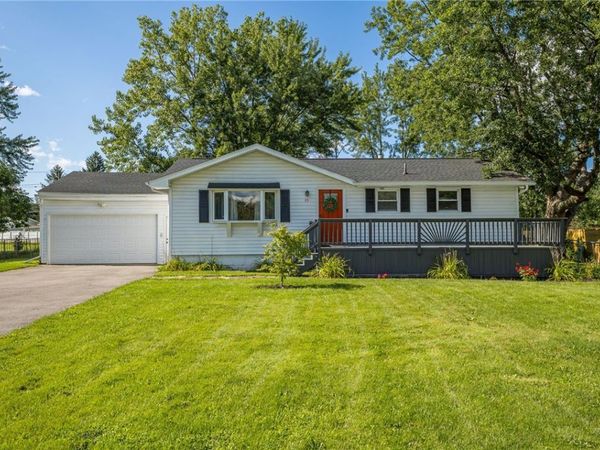 93 Vollmer Pkwy , Rochester, NY 14623