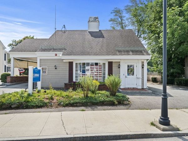 10 W Main St, Merrimac, MA 01860