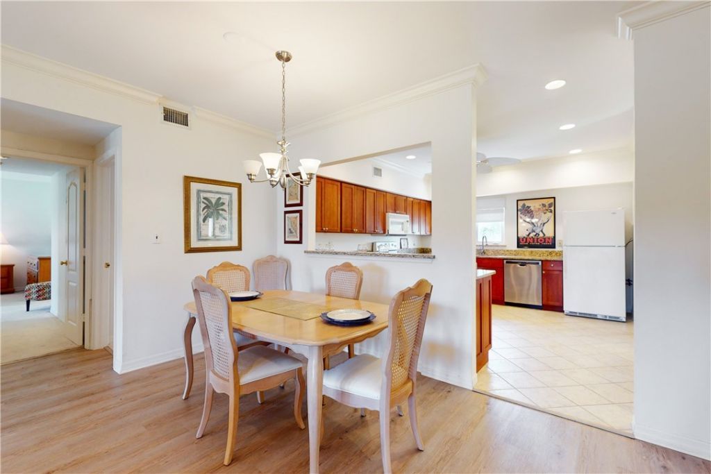 5030 Harmony Circle, Unit 204, Vero Beach, FL 32967 Photo