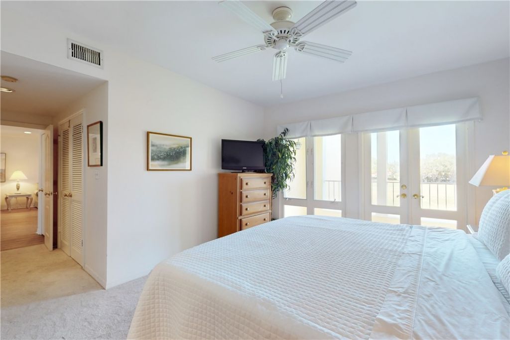 5030 Harmony Circle, Unit 204, Vero Beach, FL 32967 Photo