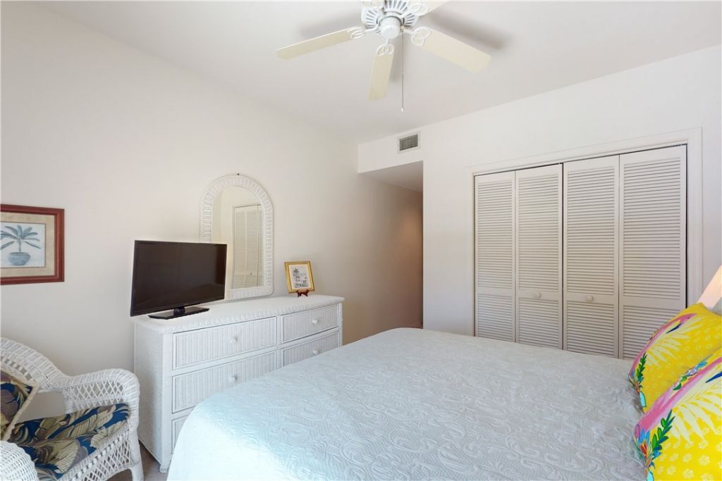 5030 Harmony Circle, Unit 204, Vero Beach, FL 32967 Photo