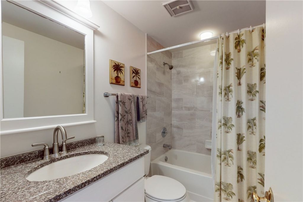 5030 Harmony Circle, Unit 204, Vero Beach, FL 32967 Photo
