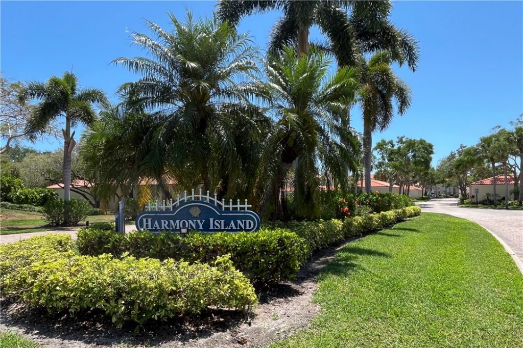 5030 Harmony Circle, Unit 204, Vero Beach, FL 32967 Photo